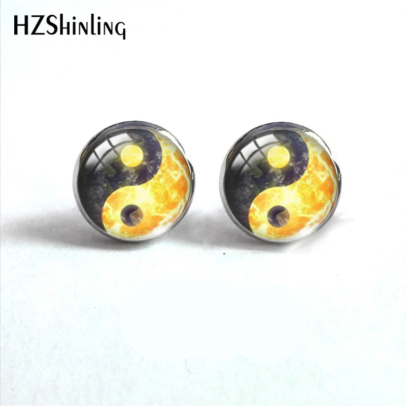 2019 Top Selling Glass Convex Glass Stud Earrings White and Black Yin Yang Art Pattern Ear Studs Jewelry Best Gifts