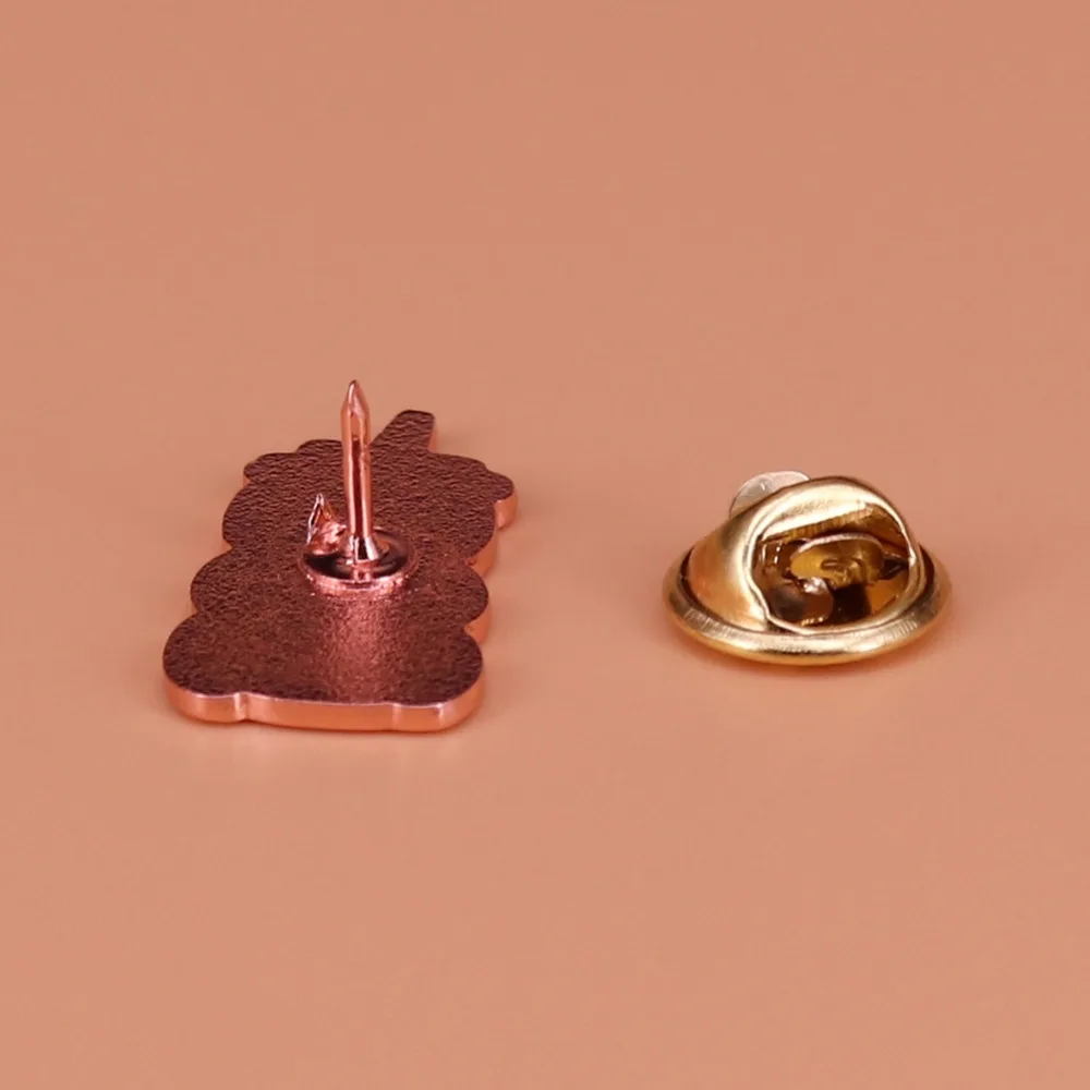 Honey bear enamel pin cute animal badge rose gold honey bottle brooch bee art jewelry sweet gift women shirt hat accessories