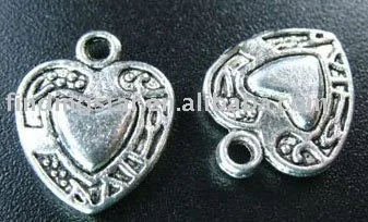 

FREE SHIPPING 150pcs Tibetan silver ornate heart in heart charms A55