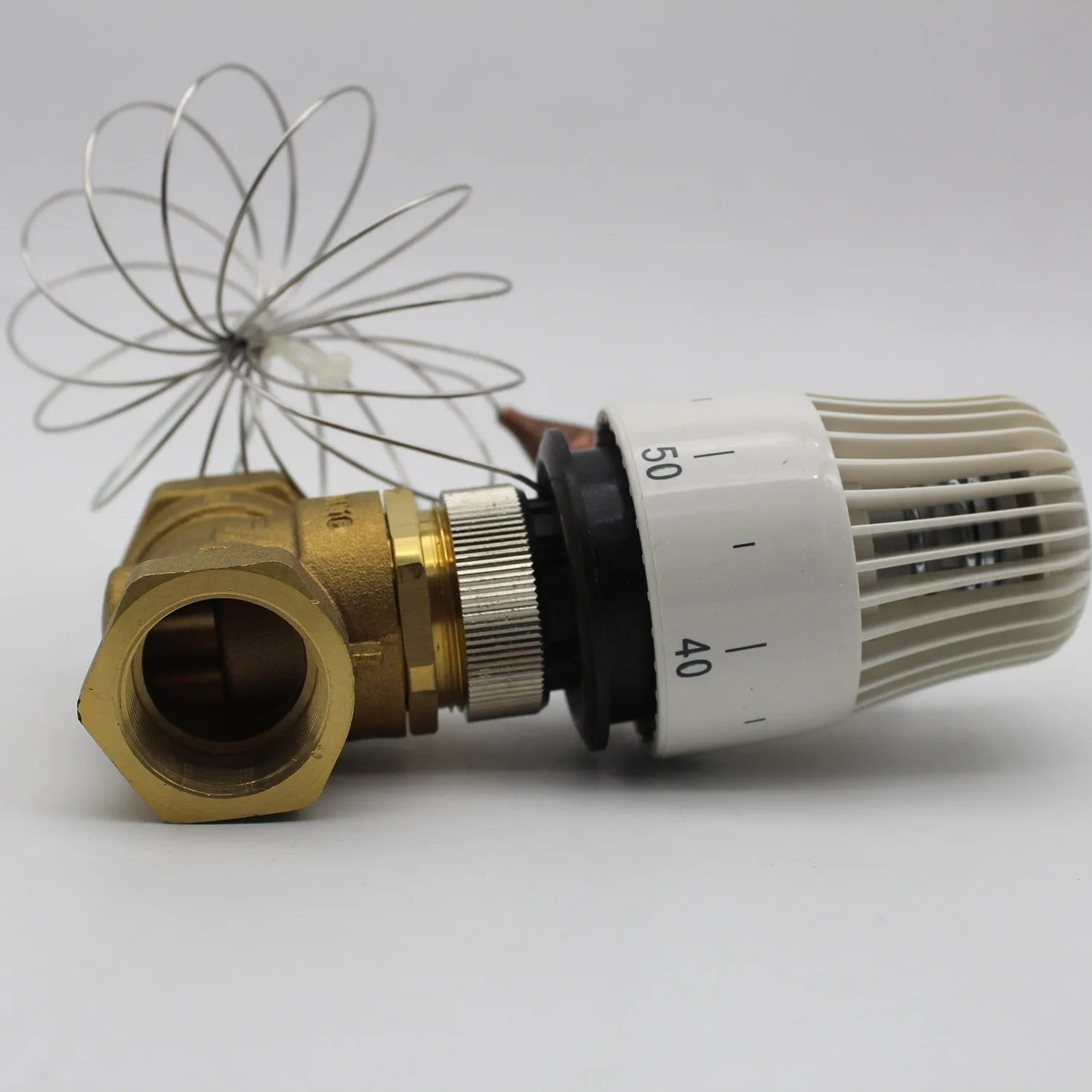 Energy saving 30-70 degree control Floor heating system thermostatic radiator valve M30*1.5 Remote controlle  2 way brass valve