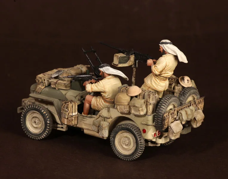 Unassambled 1/35 Crew of the On the move (WITHOUT CAR ) Historical Resin figure miniature model Unpainted