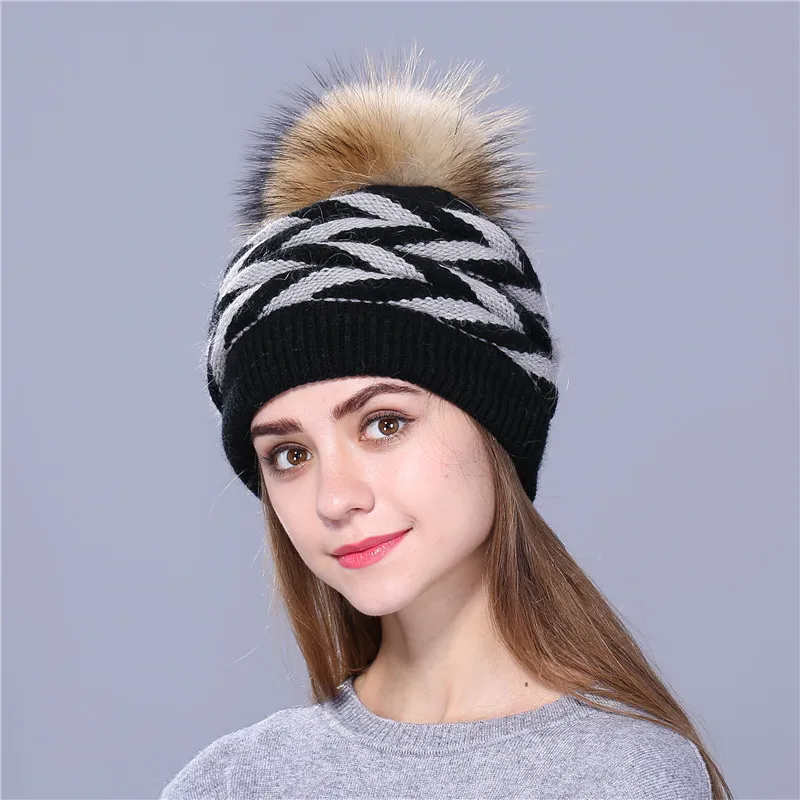 

Lady Knitted Pompom Hat Female Winter Keep Warm Hair Ball Warm Cap Girl Knits Fashionable Cashmere Cap Adjustable B-8508