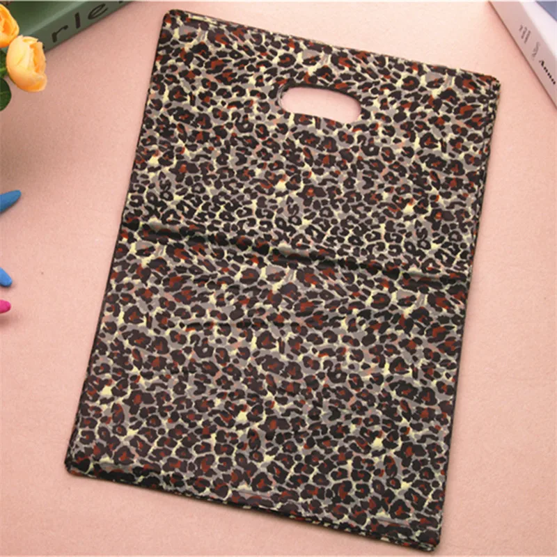  New Design Wholesale 100pcs/lot 30*40cm Luxury Leopard Packaging Bags Large Plastic Shopping Gift Bags With Handle