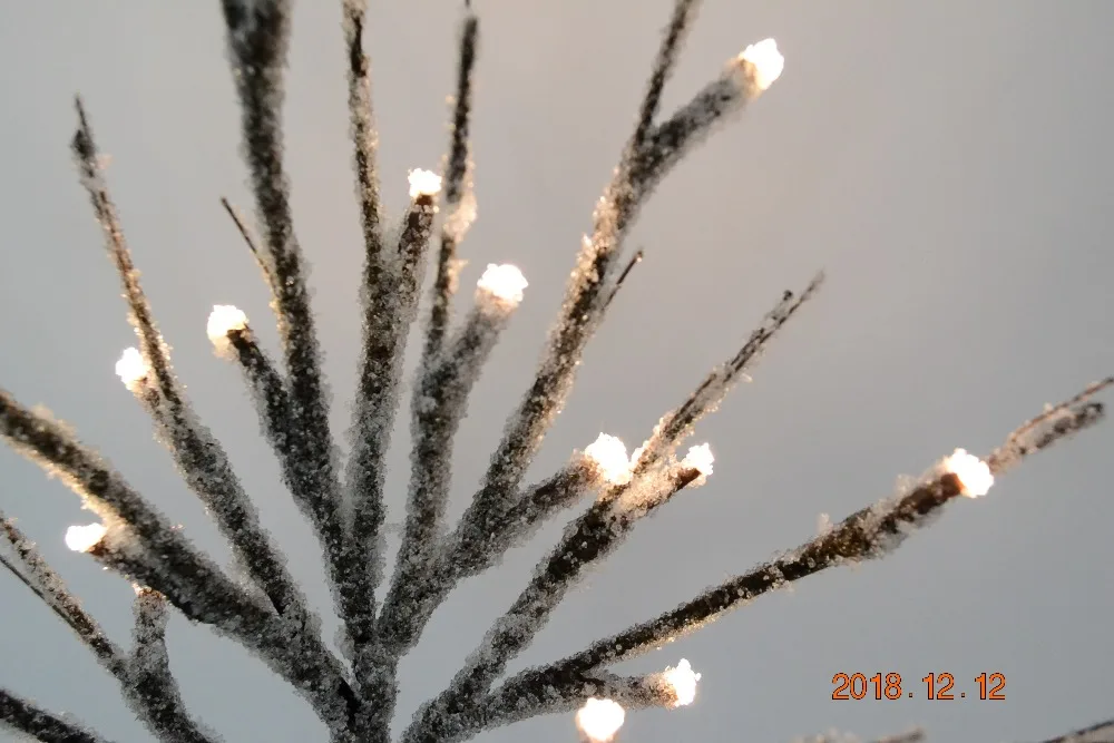 2019 New Design Mini Snow Tree Light Christmas Decoration for Home Wedding Table Decoration Ice Cover Tiny Tree Light with Base