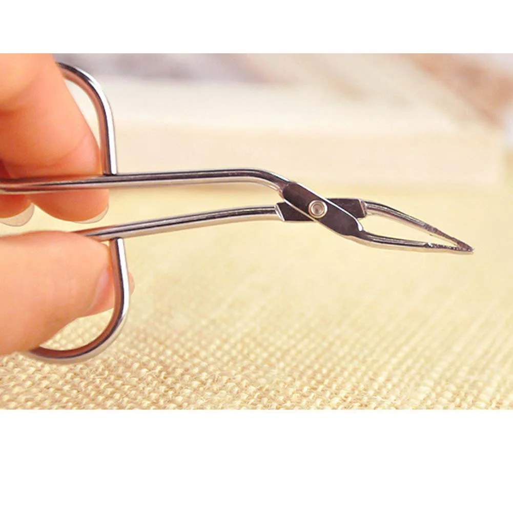 

3pcs Scissors Shaped Eyebrow Tweezers Clip Flat Tip Tweezers Hair Plucker for Hair Eyebrows SMJ