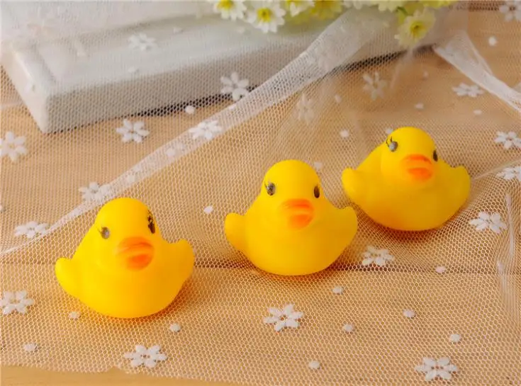 Wholesales 100pcs/lot 4x4cm Cute Baby Girl Boy Bath Bathing Classic Toys Rubber Race Squeaky Ducks Yellow Sale