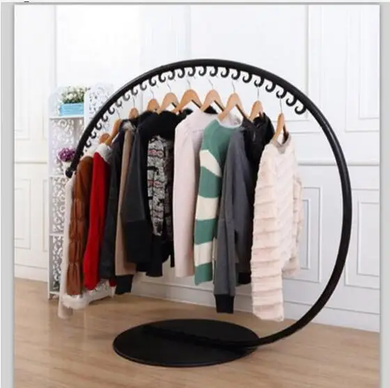 Iron clothing rack Arc-shaped island frame Floor-standing clothing display rack Clothing store shelves C-type hangers