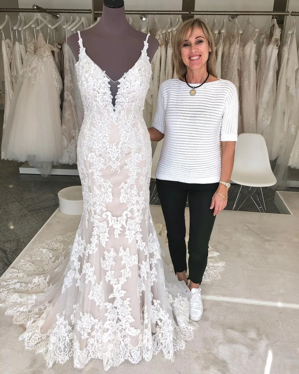 2019 abiti da sposa bohémien cinghie di Spaghetti Appliques di pizzo abiti da sposa su misura Sweep Trian abito da sposa a sirena