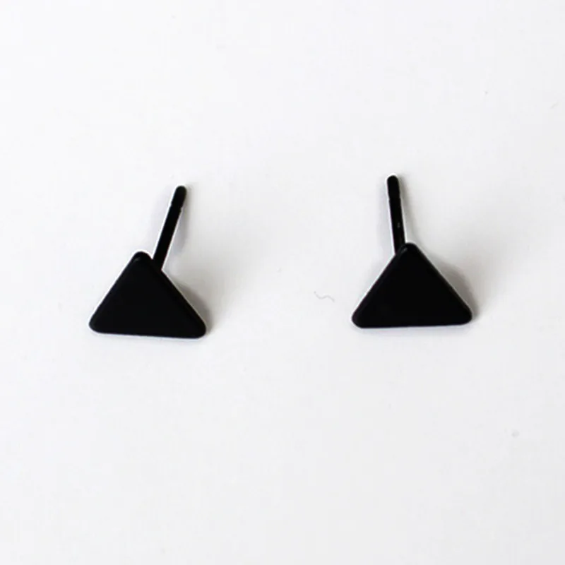 YIERMEI Fashion Jewelry Earrings Simple Mini Triangle Earrings For Women Gift Small Black All-match Stud Earrings Temperament