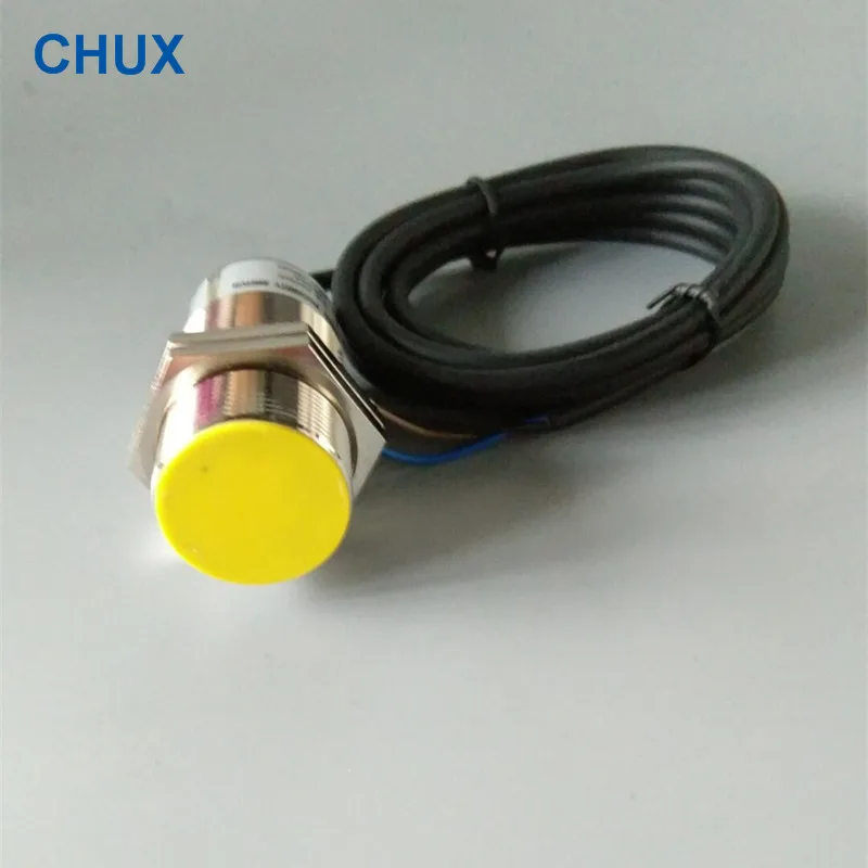 CHUX Capacitive Proximity Sensor PNP M30 10mm Detect Distance 24V DC 10-30V NO /NC Motion Sensor Switch