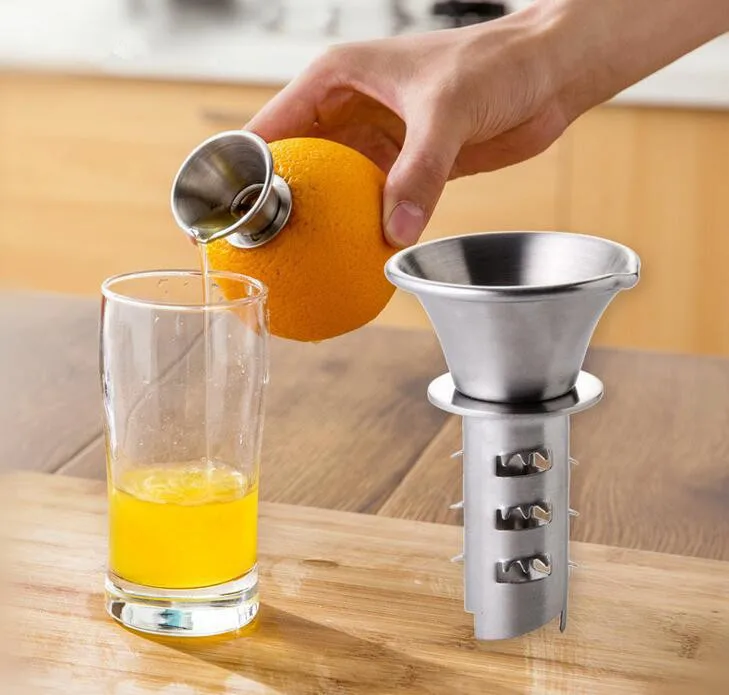 1PC New Arrival Classical Kitchen Accessories Gadget Lemon Squeezer Pourer Screw Limes Orange Drizzle Fresh Citrus Juice OK 0410