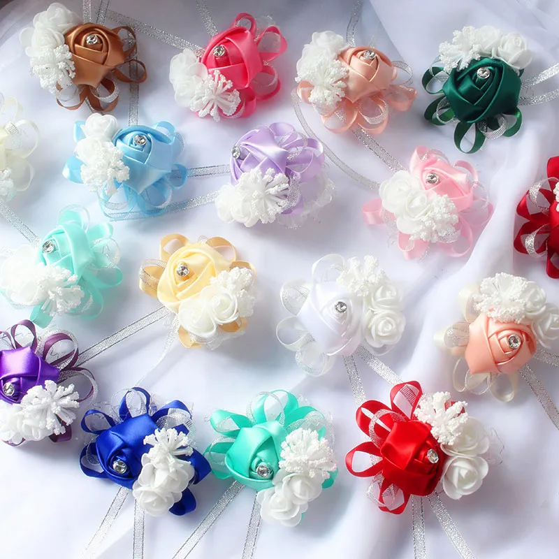 YO CHO Seidenrosen, weiße Handgelenk-Corsage, Handgelenkblumen für Brautjungfern, Blumenarmband, rosa, blau, Brautschwestern, Hochzeitsaccessoires – Detail 1