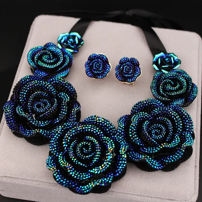 Nueva llegada, collares de moda de alta calidad, collares y colgantes de flores de resina azul grande, collar llamativo grueso para mujer X1629