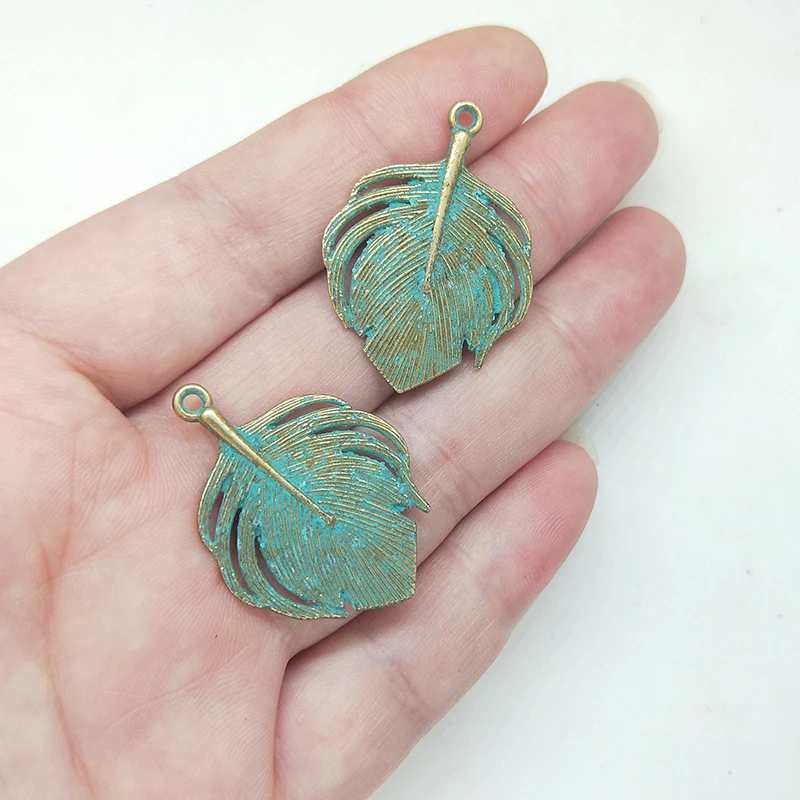 10pcs/bag 33MM Retro Patina Plated Zinc Alloy Green Peacock Feather Charms Pendants For DIY Jewelry Accessories PJ014