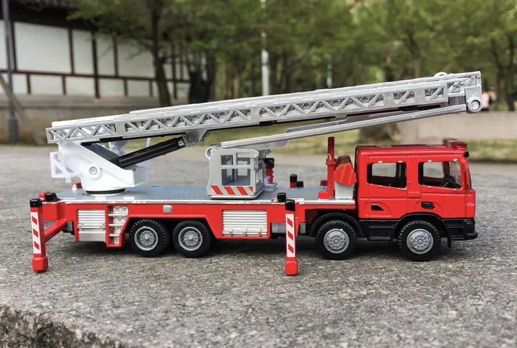 1:50 alloy engineering vehicles,high simulation Fire truck,fire ladder,climbing car,children\'s educational toys,free shipping