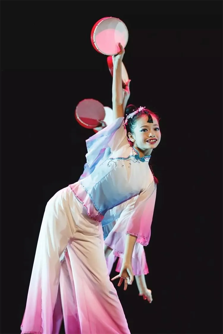 Xiao Dutch style month dance clothing children classical dance costumes children Yangko clothing New Year's Day