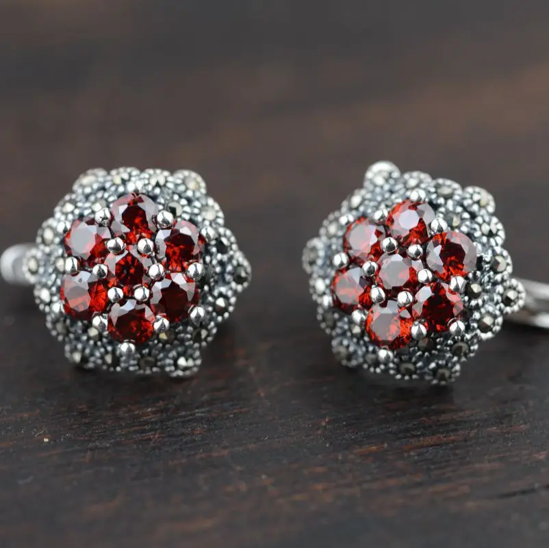 

S925 silver inlaid garnet antique style female buckle earring