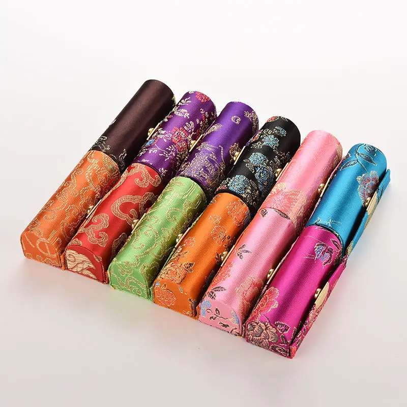 1 Pcs Coin Lipstick Holder Random Color Embroidered Flower Design Lipstick Case Box with Mirror Hasp Cosmetic Bags