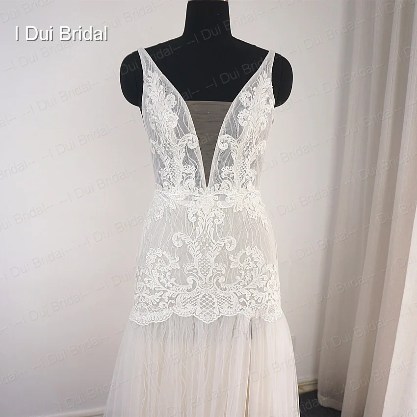 Scollo A V Boho Abiti Da Sposa UNA linea di Pizzo Appliqued Unico di Disegno di Nuovo Stile Split Leg