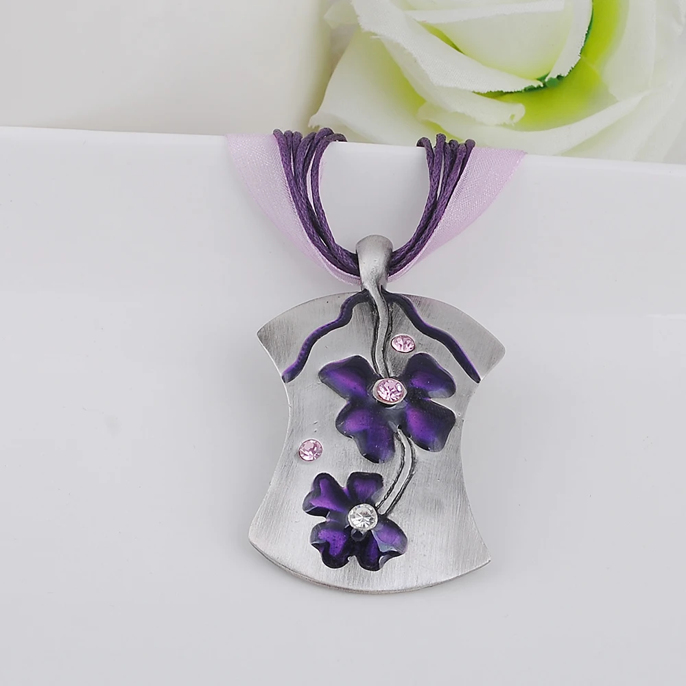 Retro Style Steel Necklace Classic Retro Stylish Alloy Dripping Oil Flower