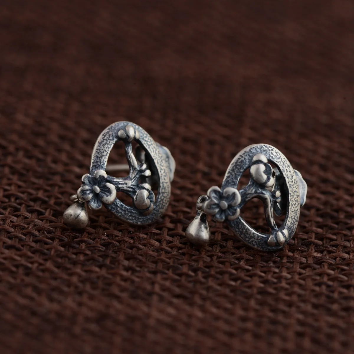 

S925 Silver Retro Thai Silver Women's Simple Fashion Plum Blossom Silver Stud Earrings