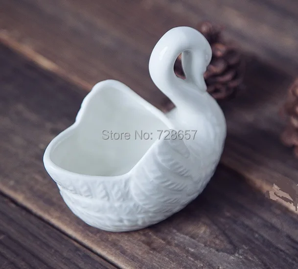 Classical Ceramics Swan Candle Holder Decorative Porcelain Cygnet Miniature Flower Pot Home Ornament Art and Craft Accessories