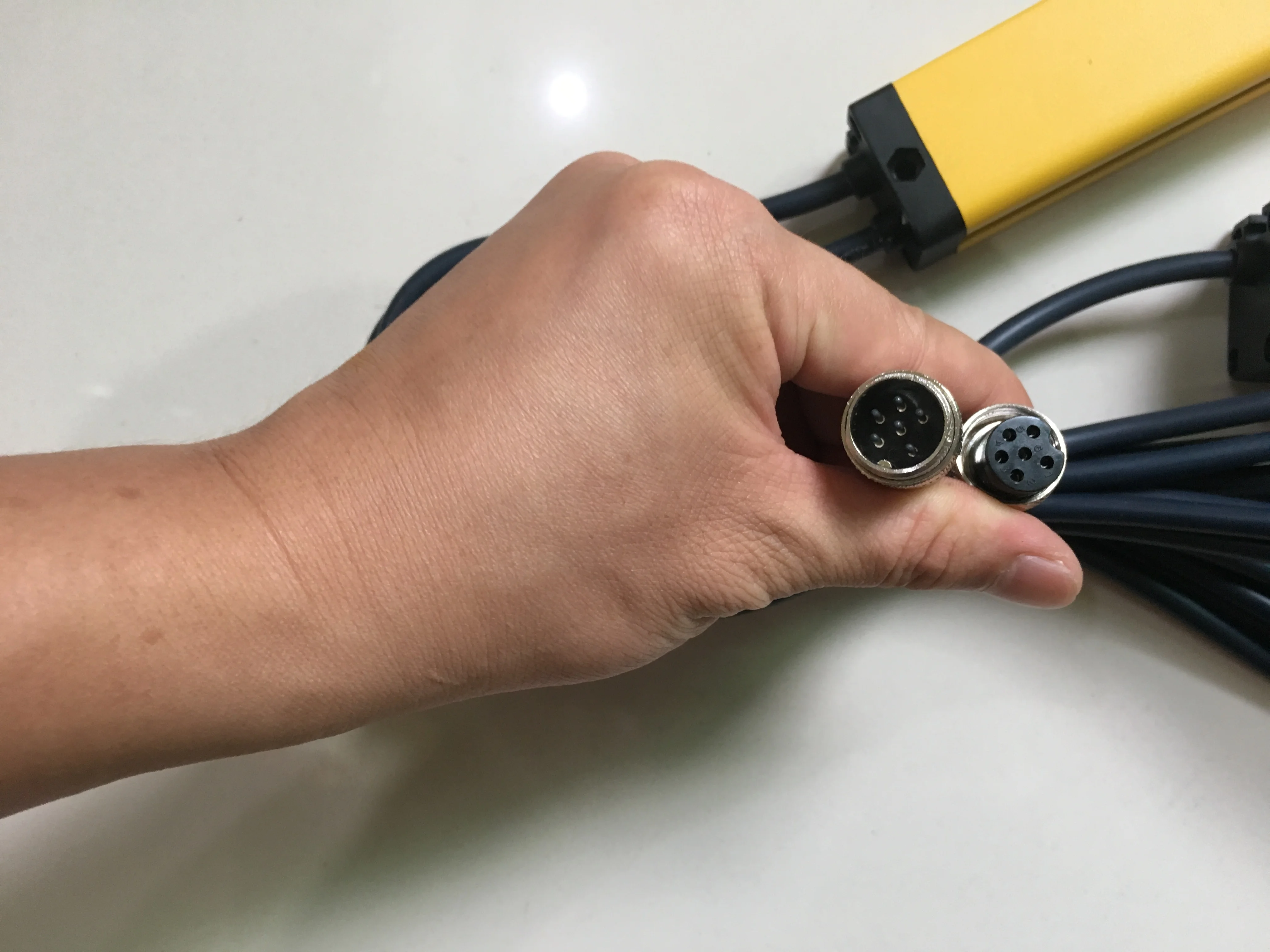 

12 лучей, 40 мм, релейный выход, защита, световая завеса, безопасная фотоэлектрическая решетка, гидравлическая защита, перфоратор, профессиональная решетка