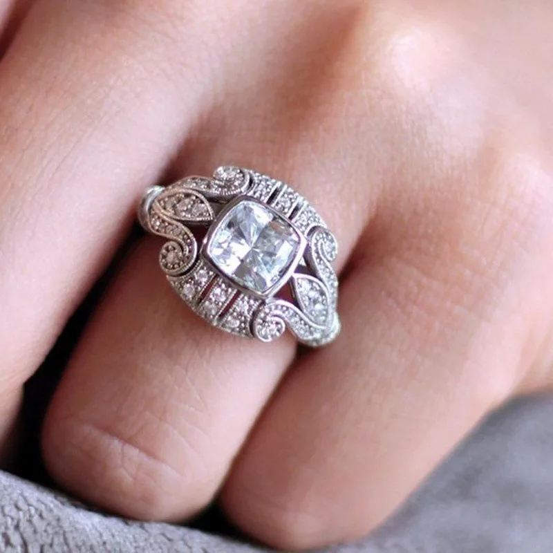 Huitan Vintage Women Ring Solitaire Cubic Zircon Anniversary Present For Wife Gothic Pattern Girls Addicted Ring New Come