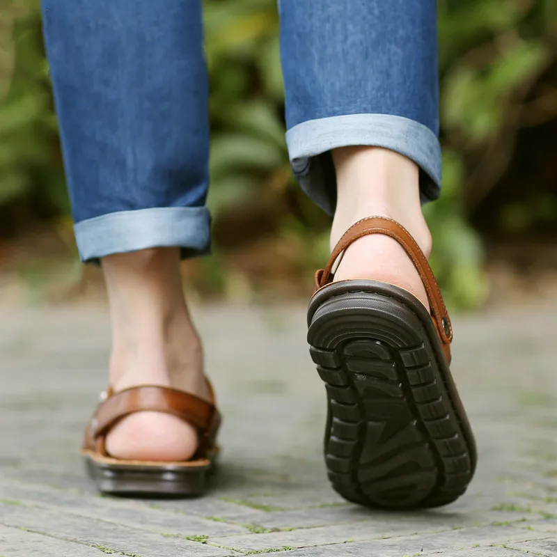 Sandálias masculinas de couro genuíno, sapatos de verão ao ar livre, sandálias casuais de couro, sapatos de praia, dois usos, sandálias masculinas, chinelos