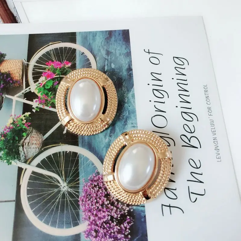 Oval Shaped Alloy Big Pearl Elegant Sweet Clip Earrings Statement Ear Accessories