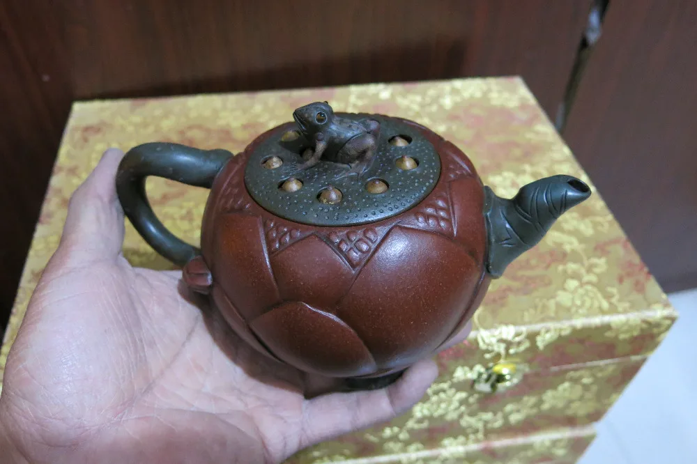 Old Chinese Handcraft Enameled  YiXing Zi Sha Clay  (red stoneware) Teapot .Singing Frog,with mark,Free shipping