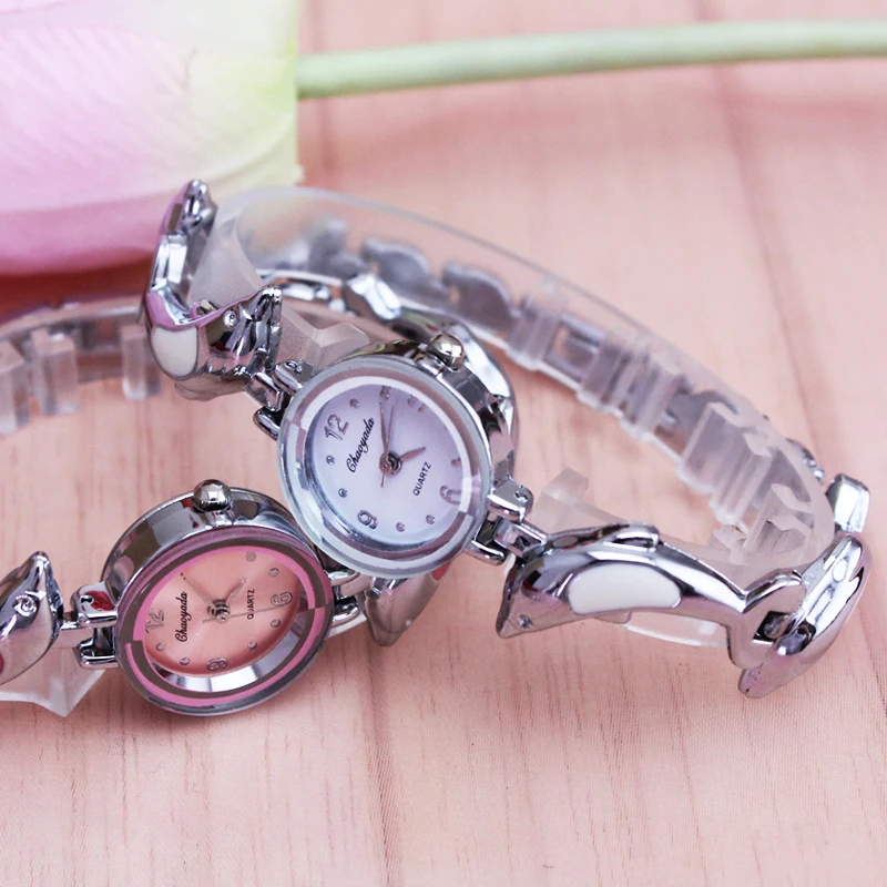 Montre bracelet en cristal pour femme, montre-bracelet à quartz pour femme, dauphins de dessin animé, mode pour filles, personnalité, offre spéciale, 2024