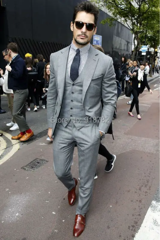 

2024 Slim Fit Groom Tuxedos Light Grey Side Slit Best Man Suit Wedding Groomsman/Men's Suit Bridegroom (Jacket+Pants+Tie+Vest)