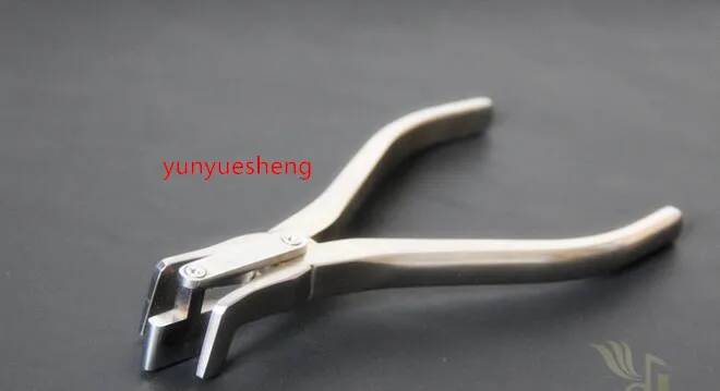 The keyboard pliers, grand piano tuning and maintenance tools