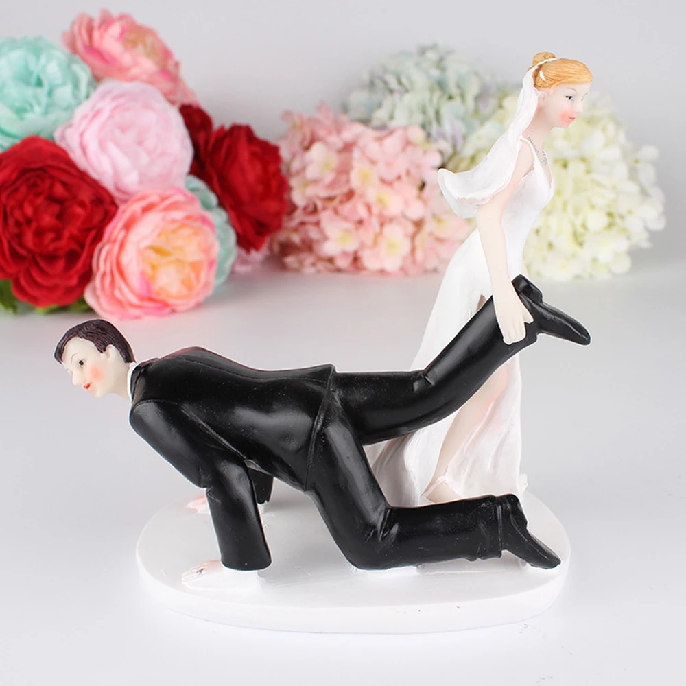 Bolafynia Cake Doll Resin Decoration Valentine's Day Gift Cake Top Decoration wedding gift toy groom dragging Bride leg