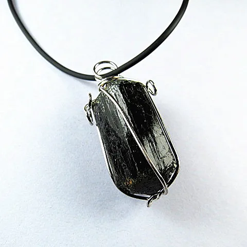 1pcs Natural black tourmaline ore energy chakra pendant Gems stone Crystal Healing Christmas gift steering Black tourmaline