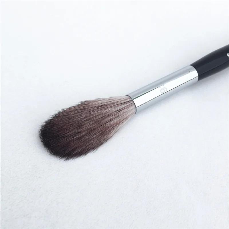 PRO Featherweight Blending Brush #93 - Fluffy Highlight Powder Blender Brush - Beauty Makeup Brush Blender