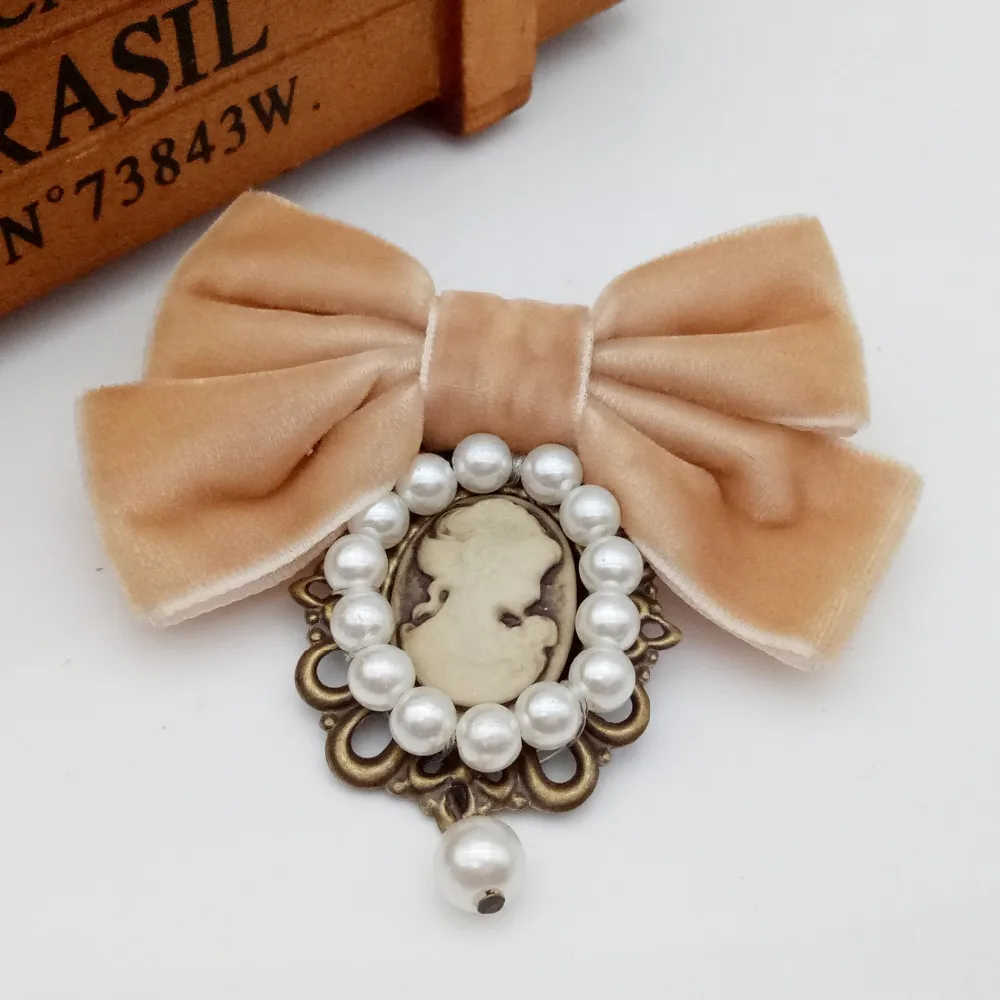 Fashion Fabric Ribbon Bowknot Brooches for Women Vintage Queen Cameo Pearl Brooch Pins Collar Tie Corsage Broche Costume Jewelry