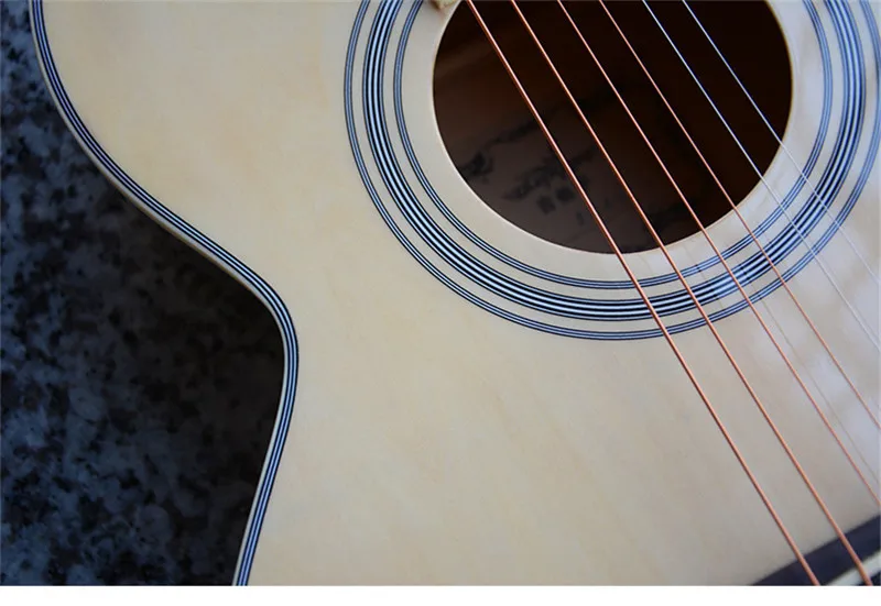 40 Zoll Weiß-Schwarze Akustikgitarre mit Holzkorpus aus Lindenholz, Griffbrett aus Palisander, inklusive Stimmgerät und Saiten – Detail 5