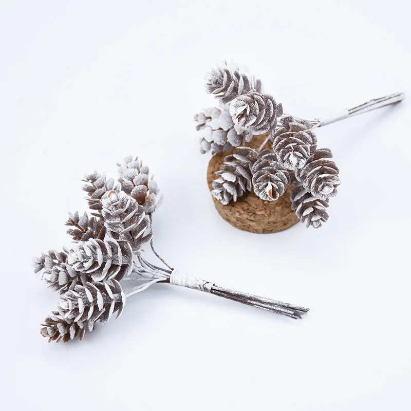 10 Stück/Bündel Künstliche Pflanzen, Künstliche Tannenzapfen-Deko, Großhandel Blumenkranz, Weihnachtsdekoration, DIY Hochzeit, Handgemachter Pompon – Detail 2