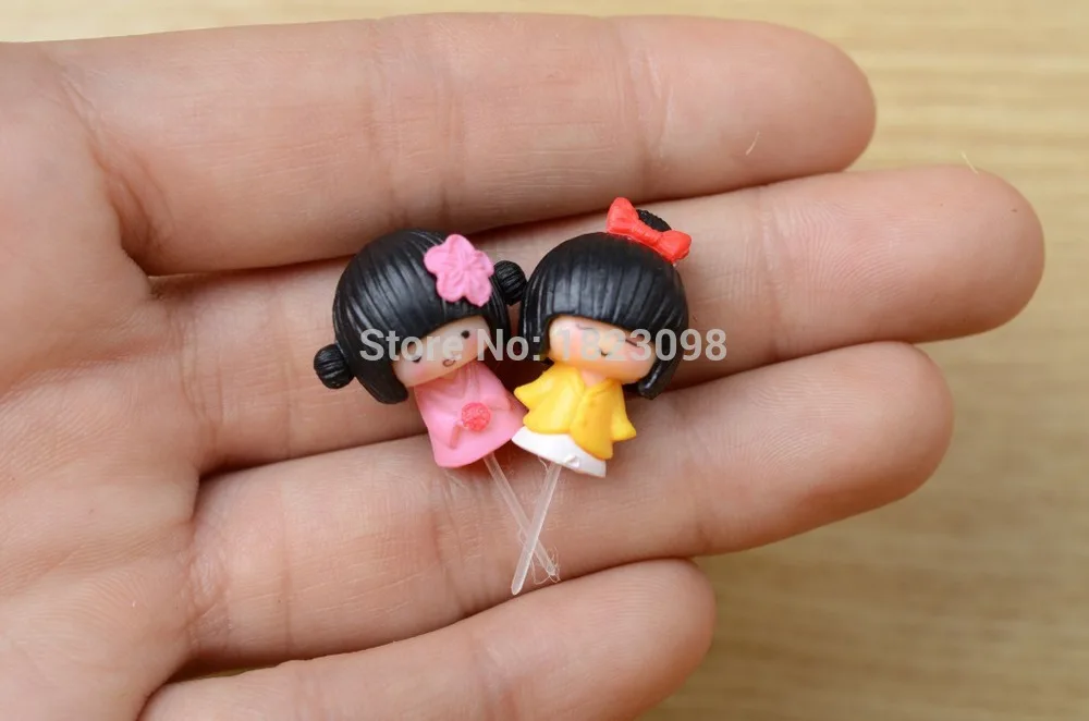 2 Pcs/lot Mini Girl People 1.5 Cm Kimono Little Girl Fairy Garden Decor Crafts Home Decor DIY Miniature People Miniature Garden