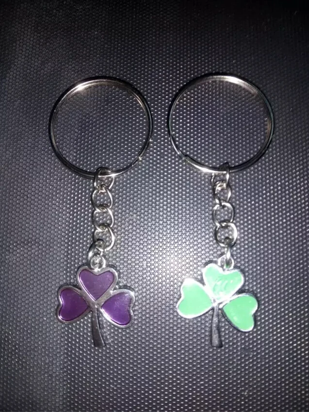 ALLOYGREEN 3-LEAF CLOVER IRISH SHAMROCK CORD Keychain-Fashion jewelry Tibetan silver charm pendant key chain ring Keychain D394