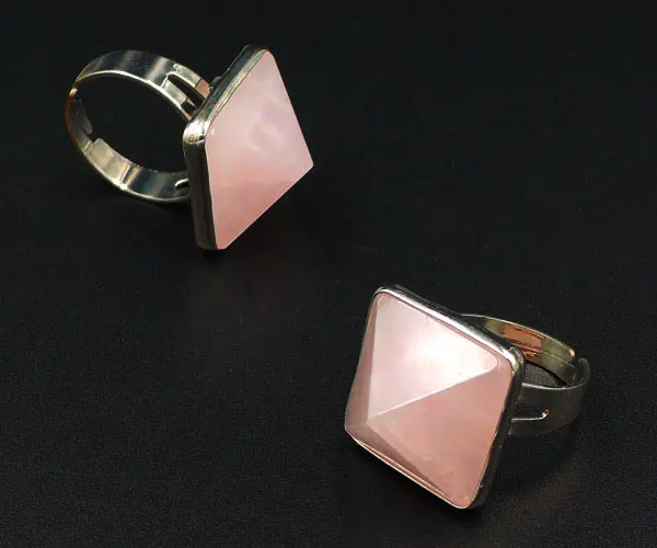 18*18mm Pink Quartz Crystal Pyramid Ring Filled Copper Casing Of Plating Platina