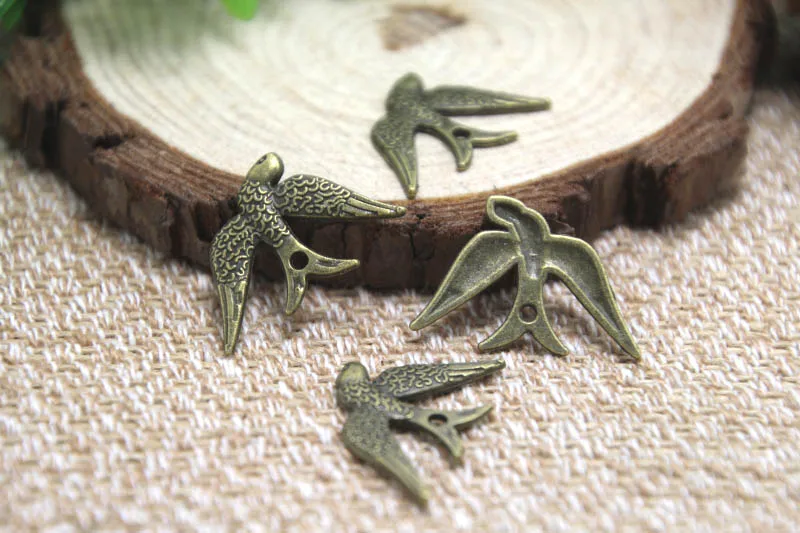 25pcs--Swallow bird charms, Antique  bronze tone Cute Lovely Bird charm Pendants,Sparrow Charms, DIY Supplies 17x25mm