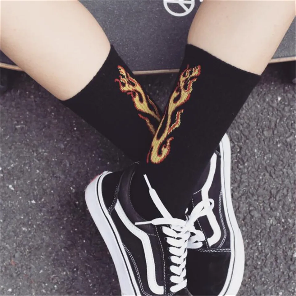 High Fashion Men Hip Hop Socks Hit Color On Fire Crew Socks Red Flame Blaze Power Torch Hot Street Skateboard Cotton Long Socks