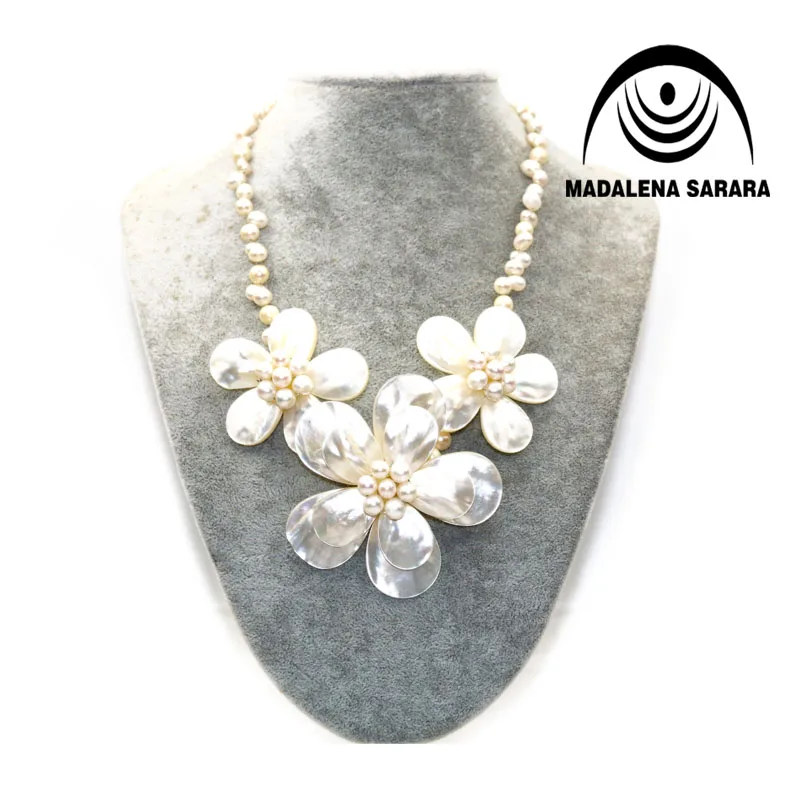 

MADALENA SARARA Hot Sale Elegant Princess Style 7mm Baroque Freshwater Pearl Five Shell Flower Necklace 18" Personality