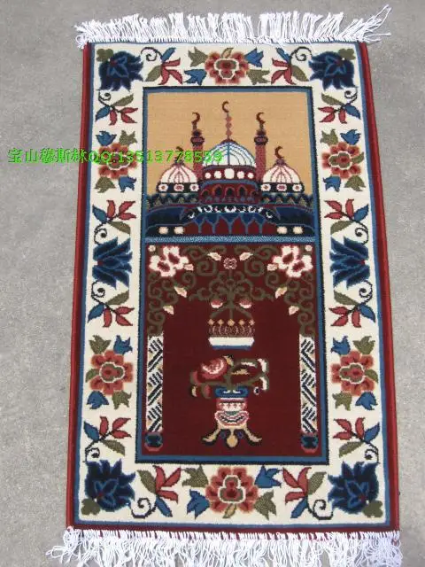 The Muslim worship blanket / mosque is padded with the accessories of the Church of the Muslim.