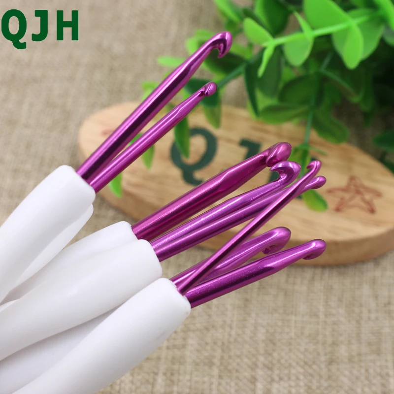 QJH Marca 8 pz/set Cinese Stile Retrò Stampa Floreale di Plastica Maniglia In Alluminio Crochet Hooks Knitting Needles Mestieri Tessitura Strumento