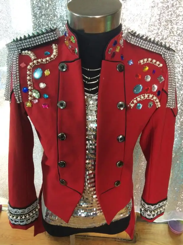 

Fashion Royal Men's Red Crystal Rhinestone Tassel Epaulet Tuxedo Suit Bar club Male Singer Performance costume