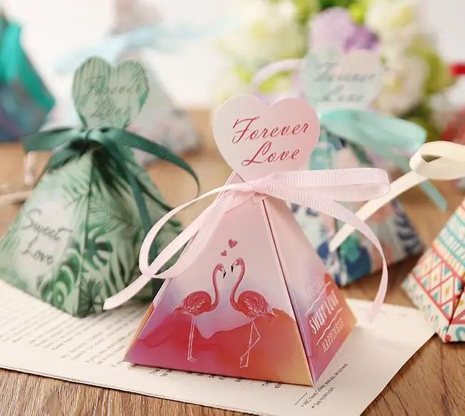 100pcs Wedding Favors birthday gift box Triangular Pyramid flower leaves Candy Boxes heart tags+ribbon